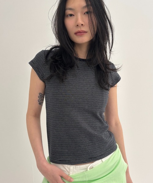 FUULLY STUDIO(フーリィーステューディオ)の「ボーダーコンパクトTEE(Tシャツ/カットソー・レディース・ブラウン/ネイビー/アイボリー・FREE)」の3枚目の写真