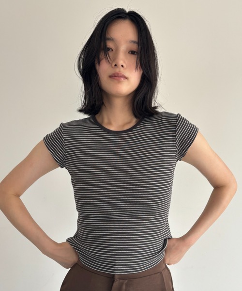 FUULLY STUDIO(フーリィーステューディオ)の「ボーダーコンパクトTEE(Tシャツ/カットソー・レディース・ブラウン/ネイビー/アイボリー・FREE)」の1枚目の写真