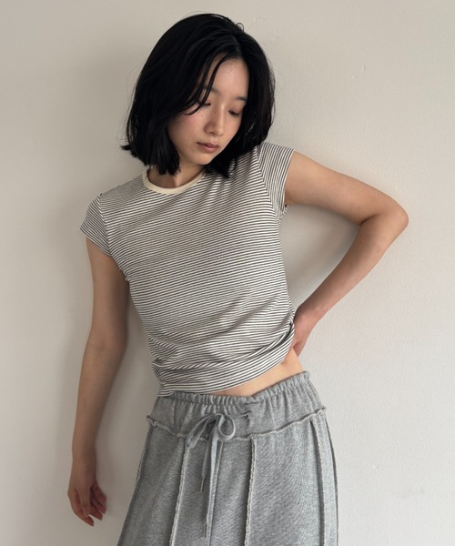 FUULLY STUDIO(フーリィーステューディオ)の「ボーダーコンパクトTEE(Tシャツ/カットソー・レディース・ブラウン/ネイビー/アイボリー・FREE)」の13枚目の写真