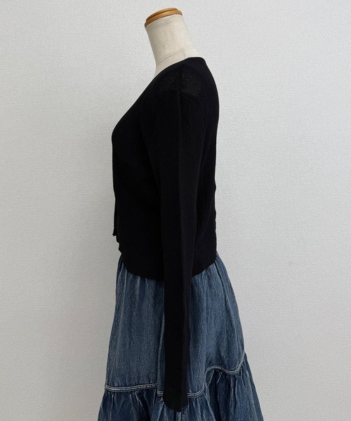 DAY CLOSET（デイ クローゼット）の「【クロップド丈】程よい透け感が今っぽい。長袖パール調ボタンのシアーニットカーディガン レディース（カーディガン/ボレロ・レディース・オレンジ/ホワイト/ブラック/ピンク/イエロー・FREE）」の15枚目の写真