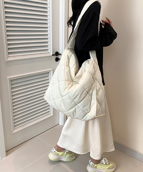 SANSeLF（サンセルフ）の「【SANSeLF】 ふくらみキルティング巾着ショルダー ストリングコードデザイン 2WAYユース saa25s009（ショルダーバッグ・レディース・カーキ/ブラック/ホワイト/ピンク/グリーン/ベージュ・FREE）」の22枚目の写真