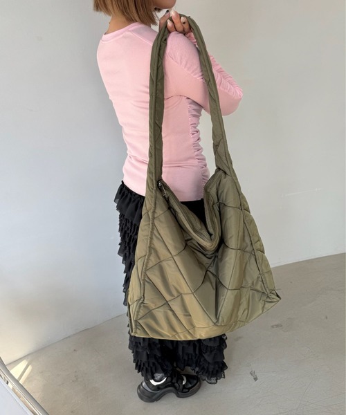 SANSeLF（サンセルフ）の「【SANSeLF】 ふくらみキルティング巾着ショルダー ストリングコードデザイン 2WAYユース saa25s009（ショルダーバッグ・レディース・カーキ/ブラック/ホワイト/ピンク/グリーン/ベージュ・FREE）」の11枚目の写真