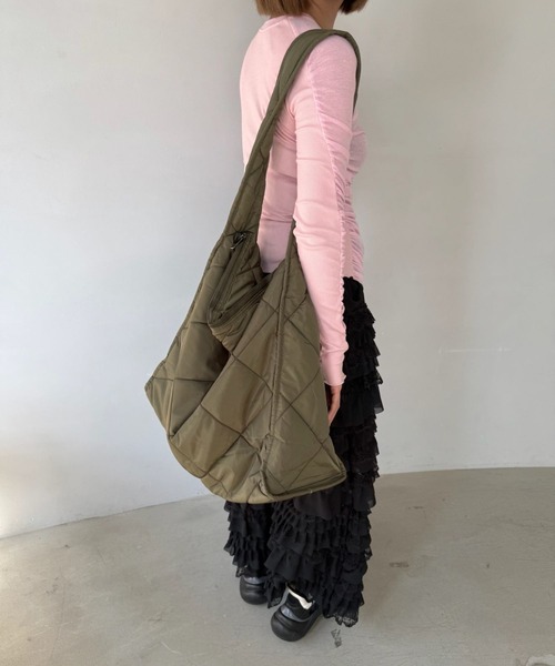 SANSeLF（サンセルフ）の「【SANSeLF】 ふくらみキルティング巾着ショルダー ストリングコードデザイン 2WAYユース saa25s009（ショルダーバッグ・レディース・カーキ/ブラック/ホワイト/ピンク/グリーン/ベージュ・FREE）」の12枚目の写真