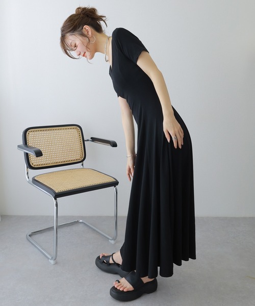 LAULEN（ローレン）の「back separate cut long dress /バックセパレートフレアカットロングドレス（ワンピース・レディース・ブラック/チャコールグレー・FREE）」の5枚目の写真