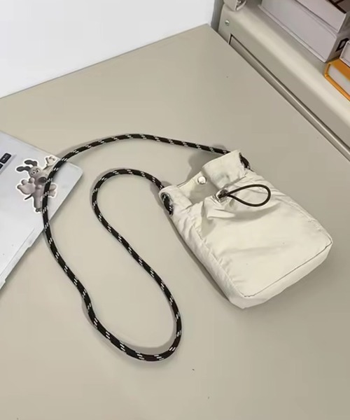 ammy.(エイミードット)の「【 ammy. / エイミードット 】 マルチ ポケット サコッシュ / ミニ ショルダー バッグ(ショルダーバッグ・レディース・ベージュ/アイボリー/ブラック/カーキ/ブルー・FREE)」の2枚目の写真