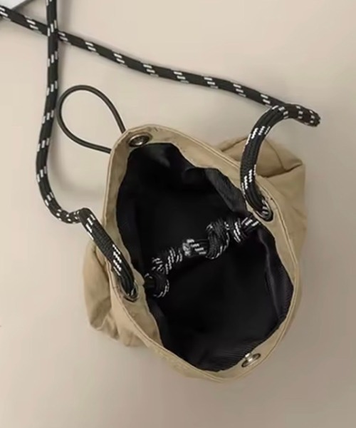 ammy.(エイミードット)の「【 ammy. / エイミードット 】 マルチ ポケット サコッシュ / ミニ ショルダー バッグ(ショルダーバッグ・レディース・ベージュ/アイボリー/ブラック/カーキ/ブルー・FREE)」の13枚目の写真