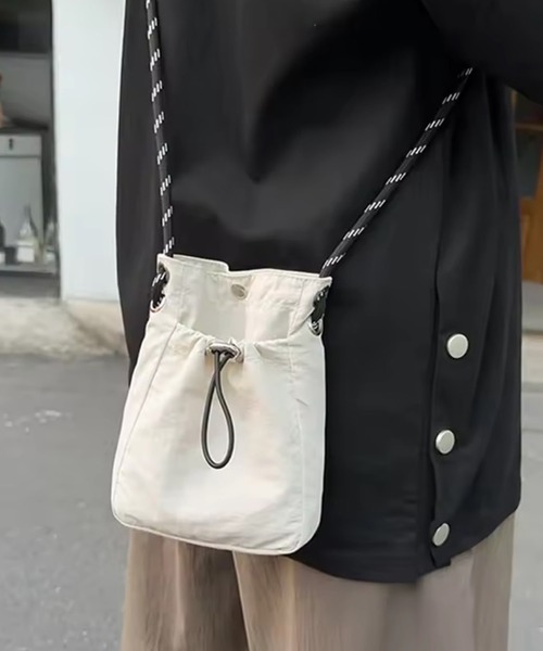 ammy.(エイミードット)の「【 ammy. / エイミードット 】 マルチ ポケット サコッシュ / ミニ ショルダー バッグ(ショルダーバッグ・レディース・ベージュ/アイボリー/ブラック/カーキ/ブルー・FREE)」の9枚目の写真