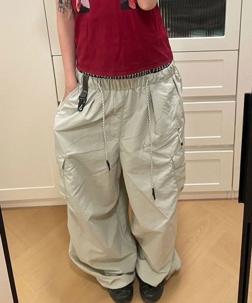 MEMECLE(メメクル)の「【 MEMECLE / メメクル 】ワイドシルエットカーゴパンツ(カーゴパンツ・レディース・ブラック/グレー・FREE)」の15枚目の写真