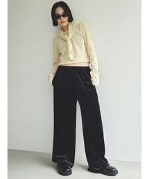 短丈モールUネックプルオーバー