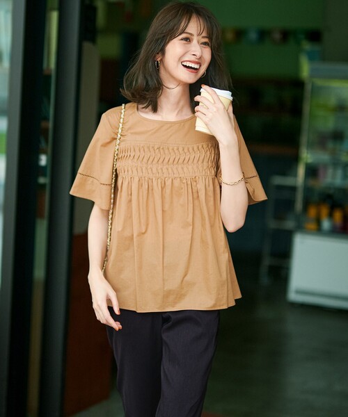 23区（ニジュウサンク）の「【WEB&一部店舗限定】コットンローン ピンタック フレア ブラウス（シャツ/ブラウス・レディース・ブラック系/黄土色系/ネイビー系/スカイブルー系・40/38）」の10枚目の写真