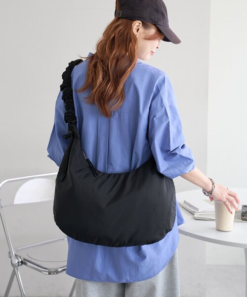 A4サイズ収納可/ユニセックス】パデットナイロンショルダー