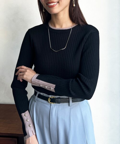 Chez toi(シェトワ)の「袖口ボタンバイカラープルオーバー(ニット/セーター・レディース・アイボリー/ブラック/キャメル/ブルー・FREE)」の2枚目の写真