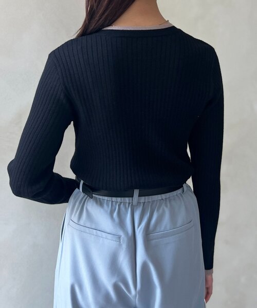 Chez toi(シェトワ)の「袖口ボタンバイカラープルオーバー(ニット/セーター・レディース・アイボリー/ブラック/キャメル/ブルー・FREE)」の5枚目の写真