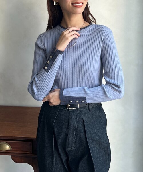 Chez toi(シェトワ)の「袖口ボタンバイカラープルオーバー(ニット/セーター・レディース・アイボリー/ブラック/キャメル/ブルー・FREE)」の9枚目の写真