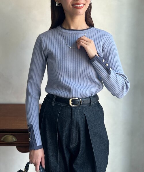 Chez toi(シェトワ)の「袖口ボタンバイカラープルオーバー(ニット/セーター・レディース・アイボリー/ブラック/キャメル/ブルー・FREE)」の10枚目の写真