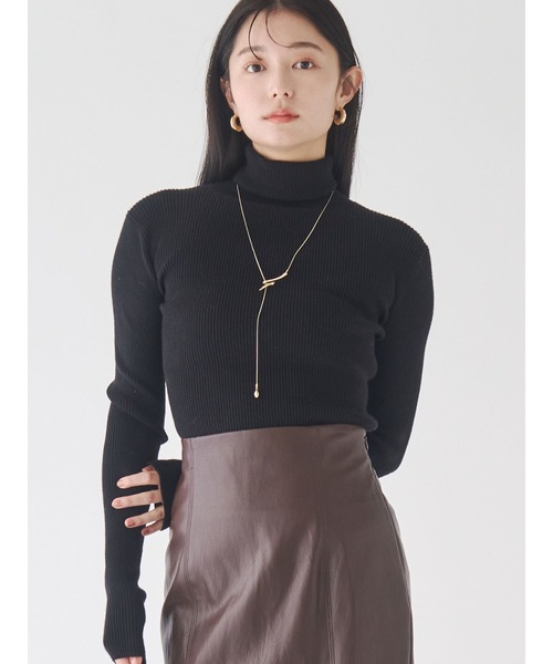 LAGUNAMOON（ラグナムーン）の「ベーシックリブタートルネックプルオーバー（ニット/セーター・レディース・アイボリー/ブラック/レッド・FREE）」の3枚目の写真