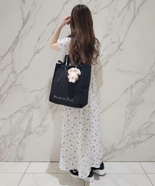 Maison de FLEUR（メゾンドフルール）の「チュールハンドルスクエアトートバッグ（トートバッグ・レディース・ブラック/ピンク・FREE）」の19枚目の写真