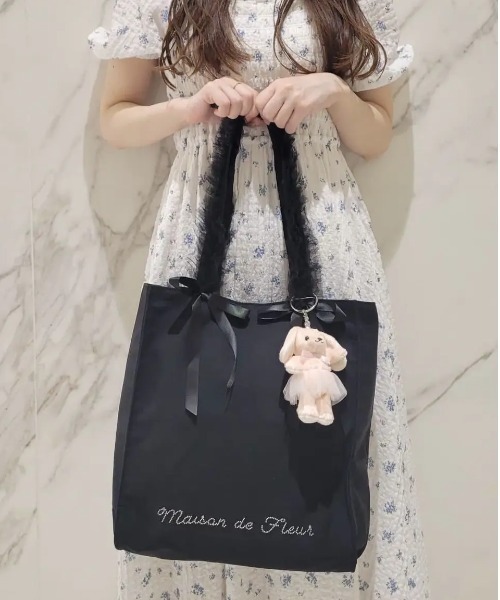 Maison de FLEUR（メゾンドフルール）の「チュールハンドルスクエアトートバッグ（トートバッグ・レディース・ブラック/ピンク・FREE）」の20枚目の写真