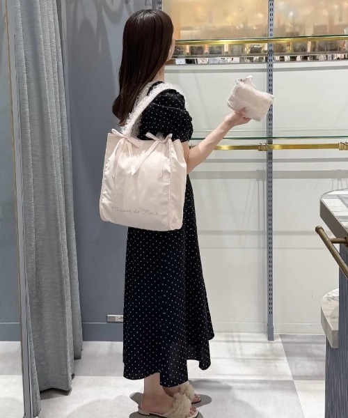 Maison de FLEUR（メゾンドフルール）の「チュールハンドルスクエアトートバッグ（トートバッグ・レディース・ブラック/ピンク・FREE）」の17枚目の写真