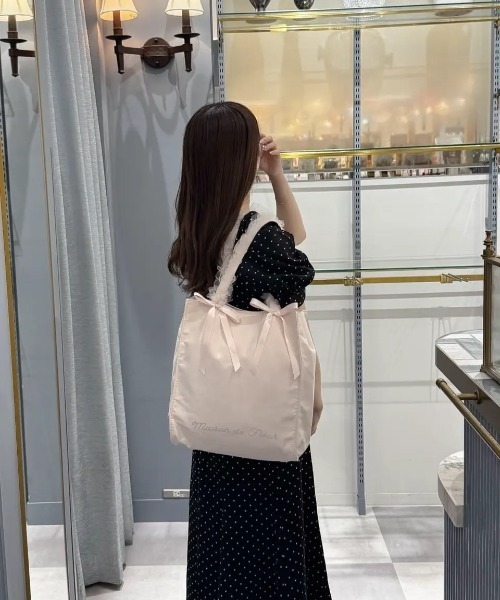 Maison de FLEUR（メゾンドフルール）の「チュールハンドルスクエアトートバッグ（トートバッグ・レディース・ブラック/ピンク・FREE）」の18枚目の写真