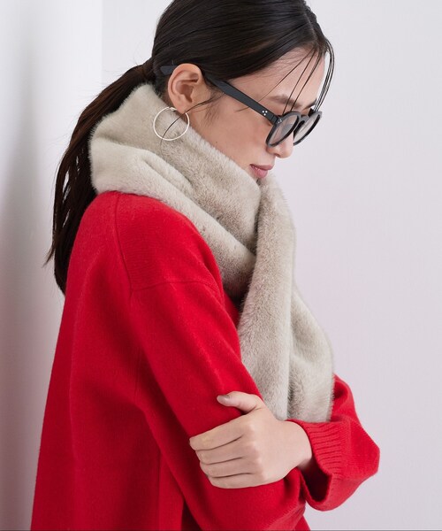 INDIVI（インディヴィ）の「【リバーシブル】フェイクファーティペット（ストール/ショール・レディース・ナチュラル/ライトグレー・00）」の2枚目の写真