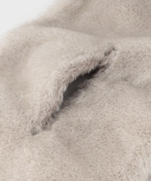 INDIVI（インディヴィ）の「【リバーシブル】フェイクファーティペット（ストール/ショール・レディース・ナチュラル/ライトグレー・00）」の5枚目の写真