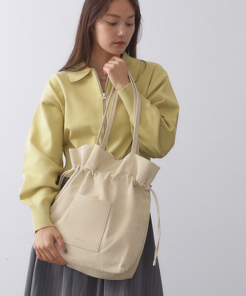 OPAQUE.CLIP（オペークドットクリップ）の「【A4サイズ対応】ソフト合皮巾着ドローストリングトートバッグ（トートバッグ・レディース・ベージュ系その他3/ブラウン系その他2/ブラック/ダークブラウン・00）」の4枚目の写真