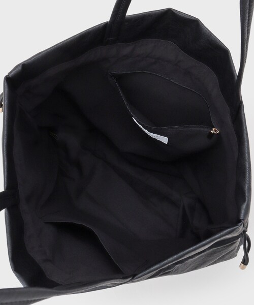 OPAQUE.CLIP（オペークドットクリップ）の「【A4サイズ対応】ソフト合皮巾着ドローストリングトートバッグ（トートバッグ・レディース・ベージュ系その他3/ブラウン系その他2/ブラック/ダークブラウン・00）」の17枚目の写真