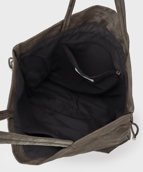 OPAQUE.CLIP（オペークドットクリップ）の「【A4サイズ対応】ソフト合皮巾着ドローストリングトートバッグ（トートバッグ・レディース・ベージュ系その他3/ブラウン系その他2/ブラック/ダークブラウン・00）」の18枚目の写真