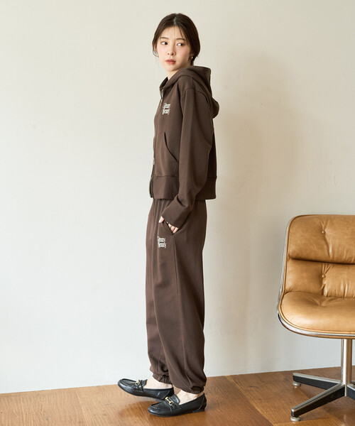 セール】限定展開 ロゴ 刺繍 裏毛スウェット ジョガーパンツ