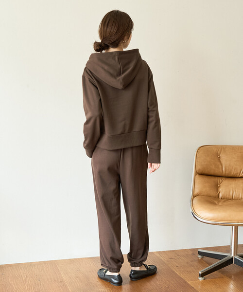 FREAK'S STORE（フリークスストア）の「限定展開　ロゴ 刺繍 裏毛スウェット ジョガーパンツ(セットアップ対応)（スウェットパンツ・レディース・ナチュラル/グレー/ブラック/ダークブラウン・ﾌﾘ-）」の8枚目の写真