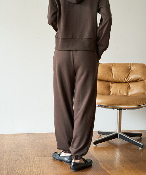 FREAK'S STORE（フリークスストア）の「限定展開　ロゴ 刺繍 裏毛スウェット ジョガーパンツ(セットアップ対応)（スウェットパンツ・レディース・ナチュラル/グレー/ブラック/ダークブラウン・ﾌﾘ-）」の10枚目の写真