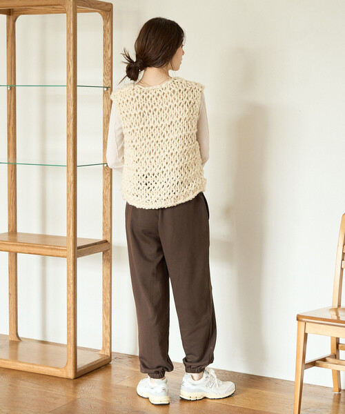 FREAK'S STORE（フリークスストア）の「限定展開　ロゴ 刺繍 裏毛スウェット ジョガーパンツ(セットアップ対応)（スウェットパンツ・レディース・ナチュラル/グレー/ブラック/ダークブラウン・ﾌﾘ-）」の13枚目の写真