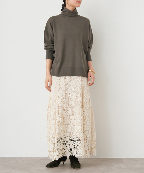 IENA（イエナ）の「ライトウールビッグタートルプルオーバー（ニット/セーター・レディース・ブラック/カーキ/グレー・FREE）」の20枚目の写真