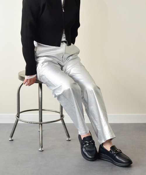 Round About(Bridget Birkin)(ラウンド アバウト)の「【Round About】メタル飾りローファースニーカー(455002)(スニーカー・レディース・ベージュ/ブラック・23.5/23/24)」の5枚目の写真