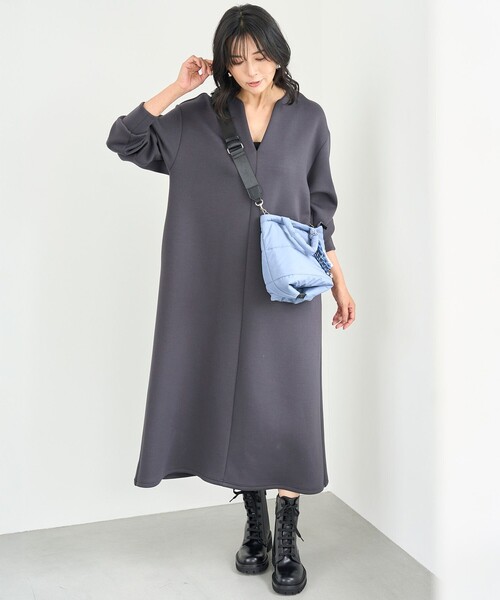 UNFILO（アンフィーロ）の「BEAUTY FORM JERSEY キーネックワンピース（ワンピース・レディース・グレー系/ブラック系/ネイビー系・MEDIUM/SMALL）」の4枚目の写真