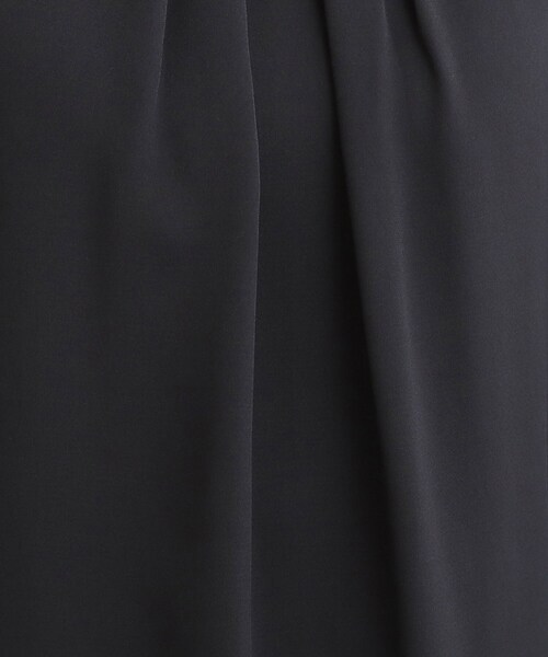 SHOO・LA・RUE（シューラルー）の「【洗濯機可/裏地つき】プチフリルで上品に クルーネックブラウス（シャツ/ブラウス・レディース・オフホワイト/ブラック/ライトベージュ・05/04/03/02/01）」の11枚目の写真