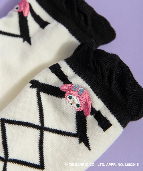 sanrio（サンリオ）の「【サンリオキャラクターズ】ワンポイント刺繍ハイソックス（ソックス/靴下・キッズ・ブラック/カラフル/アイボリー/ラベンダー・13-15cm/16-18cm/19-21cm）」の6枚目の写真
