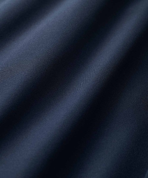 IEDIT(イディット)の「IEDIT すそフォルムとすっきりシルエットがサマ見えする 撥水加工素材のマウンテンパーカー〈ダークネイビー〉(マウンテンパーカー・レディース・ネイビー・L/M/3L/LL/4L/S)」の4枚目の写真