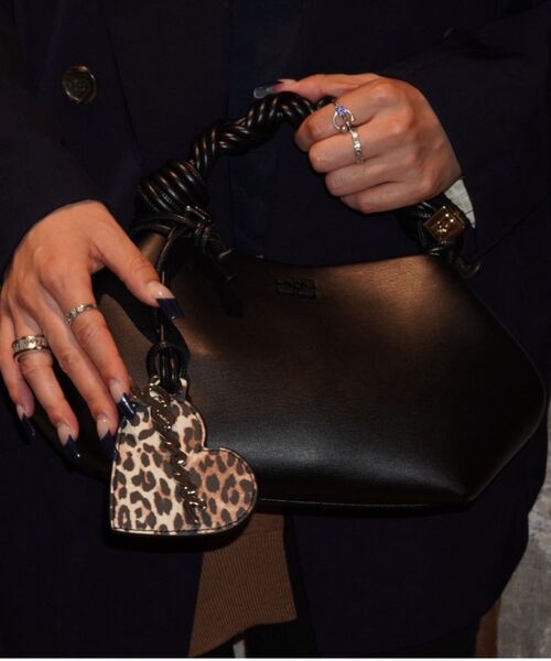 GANNI(ガニー)の「GANNI / ガニー Ganni Bou Bag Small(ショルダーバッグ・レディース・ブラック/ブラウン・FREE)」の4枚目の写真