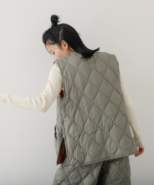 abahouse mavie（アバハウスマヴィ）の「【TAION】 Wジップ ダウンベスト（ダウンベスト・レディース・ブラック/セージグリーン・フリー）」の4枚目の写真