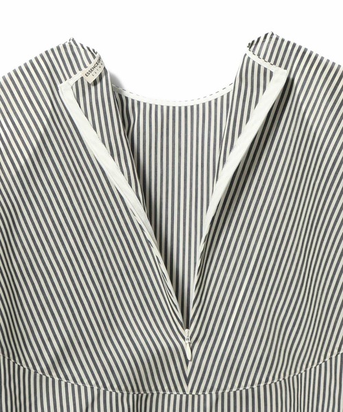 ESTNATION(エストネーション)の「ESSENCEOFLUXURY / ストライプハイネックブラウス(シャツ/ブラウス・レディース・ダークグレー・36/38)」の5枚目の写真