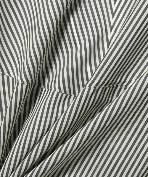 ESTNATION(エストネーション)の「ESSENCEOFLUXURY / ストライプハイネックブラウス(シャツ/ブラウス・レディース・ダークグレー・36/38)」の7枚目の写真