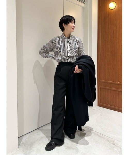 ESTNATION(エストネーション)の「ESSENCEOFLUXURY / ストライプハイネックブラウス(シャツ/ブラウス・レディース・ダークグレー・36/38)」の9枚目の写真