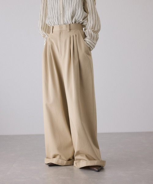 ADAM ET ROPE'(アダムエロペ)の「3タックワイドチノパンツ(チノパンツ・レディース・ベージュ/ネイビー・36/38)」の1枚目の写真