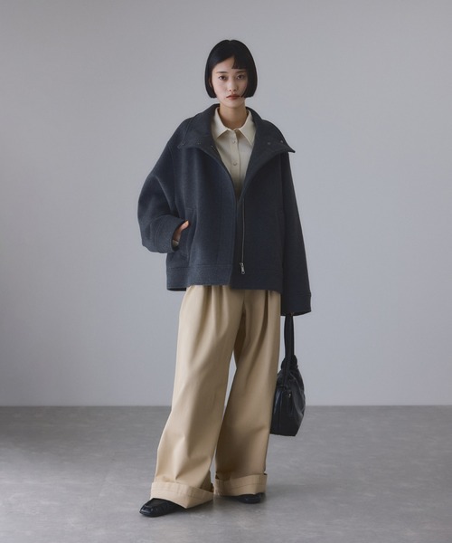 ADAM ET ROPE'(アダムエロペ)の「3タックワイドチノパンツ(チノパンツ・レディース・ベージュ/ネイビー・36/38)」の5枚目の写真