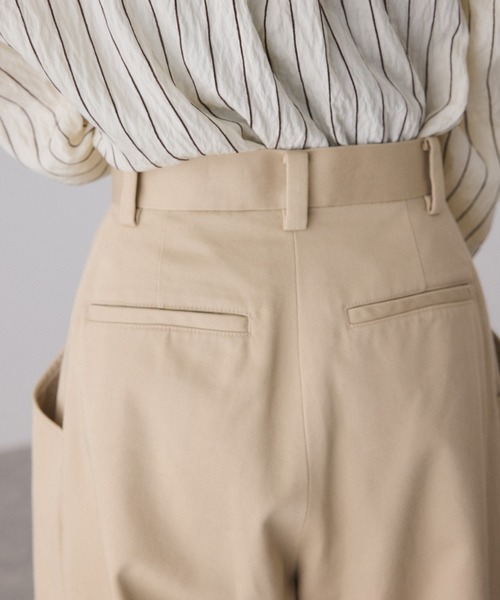 ADAM ET ROPE'(アダムエロペ)の「3タックワイドチノパンツ(チノパンツ・レディース・ベージュ/ネイビー・36/38)」の10枚目の写真