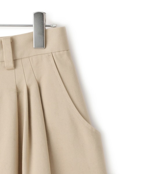 ADAM ET ROPE'(アダムエロペ)の「3タックワイドチノパンツ(チノパンツ・レディース・ベージュ/ネイビー・36/38)」の16枚目の写真