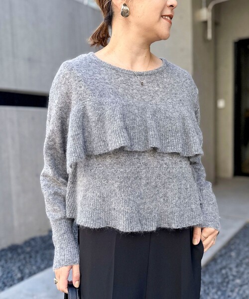 NOLLEY’S（ノーリーズ）の「2WAYラメモヘヤラッフルプルオーバー（ニット/セーター・レディース・ブラック/チャコールグレー/ベージュ・38）」の2枚目の写真