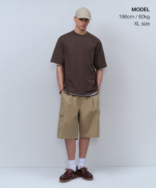 MUSINSA STANDARD（ムシンサスタンダード）の「ヘビーウェイトリラックスクルーネックポケットTシャツ[ダークブラウン]（Tシャツ/カットソー・メンズ・その他・SMALL/MEDIUM/LARGE/X-LARGE）」の2枚目の写真